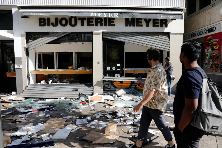 Fransa’da iç savaş: Sokaklar 4 gündür yanıyor Fransa’da iç savaş: Sokaklar 4 gündür yanıyor