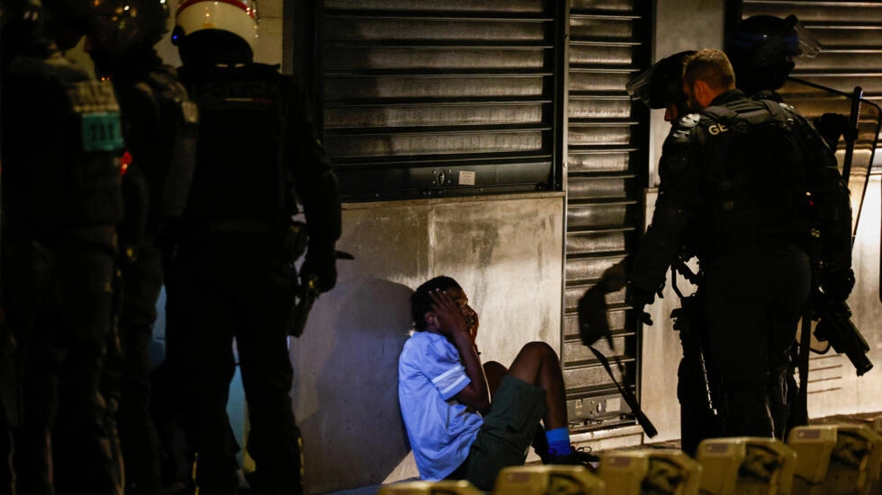 Fransa'da sular durulmuyor, Macron gözünü kararttı: Tehdit, saldırı, yağma, kundaklama