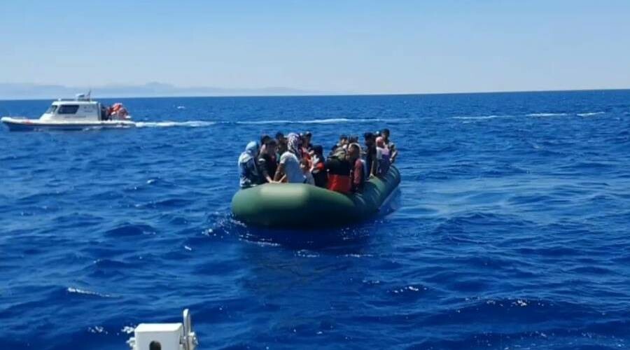 Yunan unsurlarınca ölüme terk edilen 84 kaçak göçmen kurtarıldı