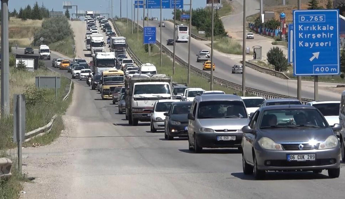 43 ilin geçiş noktasından rekor sayıda araç geçti