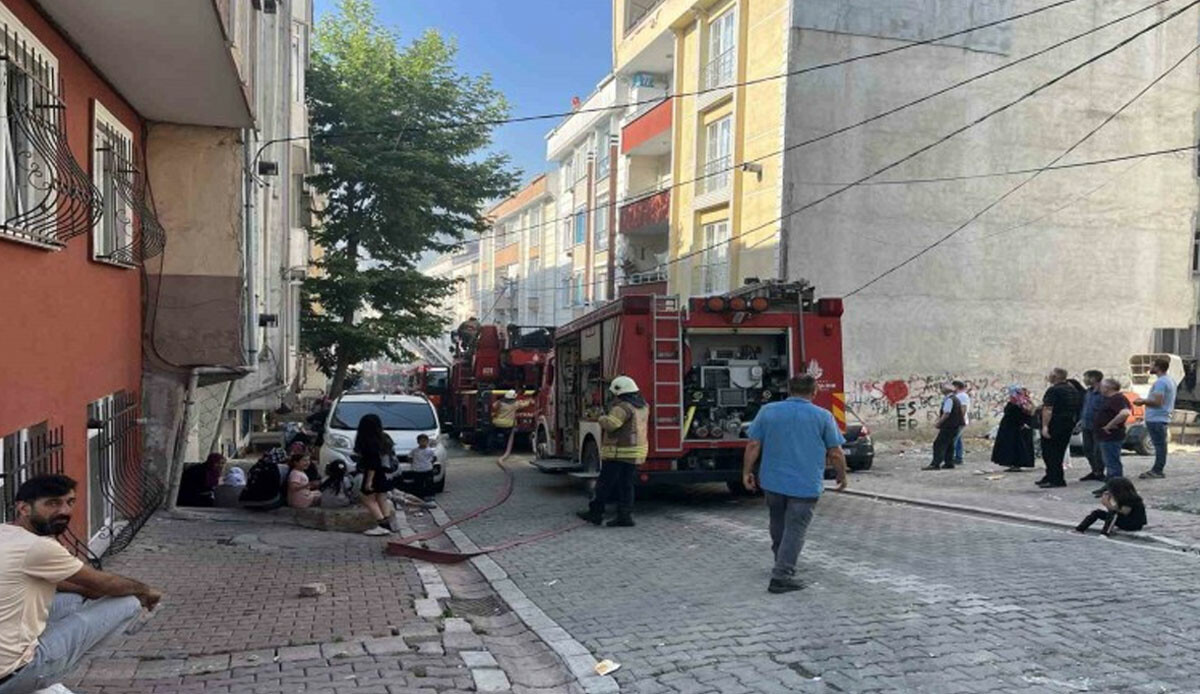 İstanbul'da yangın faciası! Yangın 5 binaya sıçradı İstanbul'da yangın faciası! Yangın 5 binaya sıçradı