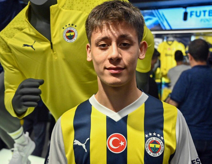Transfer haberleri | Arda Güler dünya gündeminde! Real Madrid ve Barcelona Türk yıldız için kapışıyor Transfer haberleri | Arda Güler dünya gündeminde! Real Madrid ve Barcelona Türk yıldız için kapışıyor