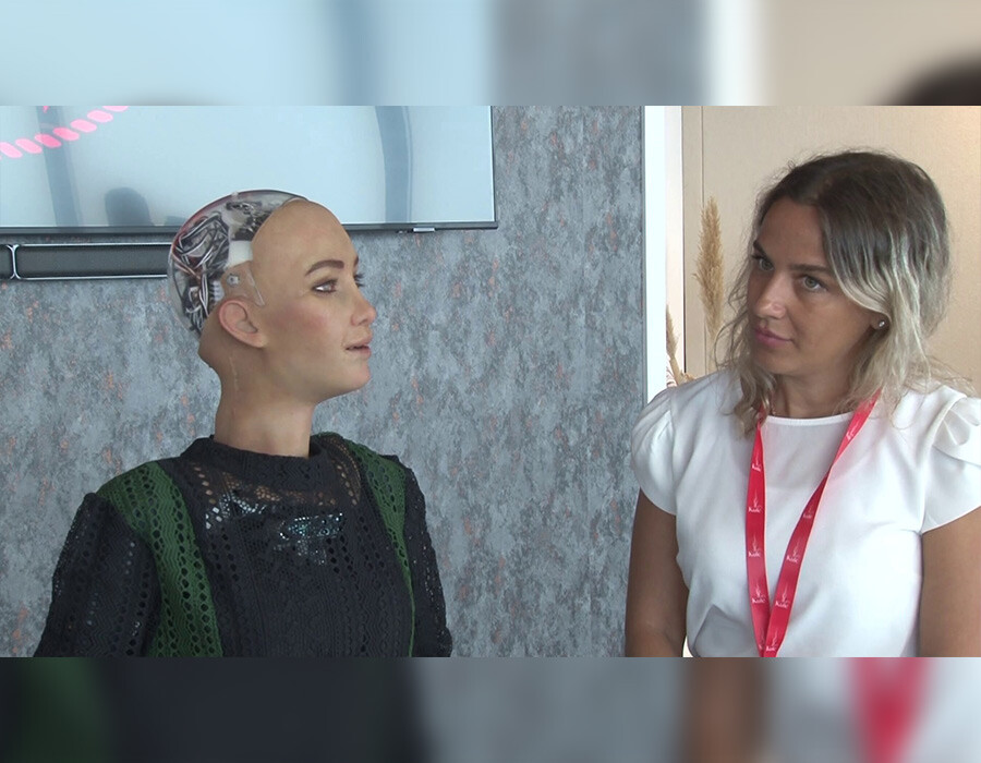 İnsana en çok benzeyen robot Sophia, Çamlıca Kulesi’nde yayın yapacak