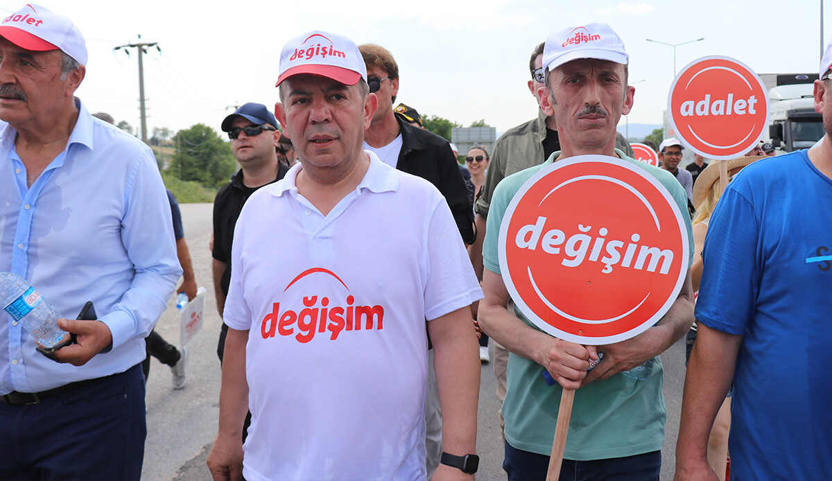 Bolu'dan Ankara'ya yürüyen Tanju Özcan 45. kilometreden seslendi: Beni Nasreddin Hoca'nın durumuna düşürmeyin Bolu'dan Ankara'ya yürüyen Tanju Özcan 45. kilometreden seslendi: Beni Nasreddin Hoca'nın durumuna düşürmeyin