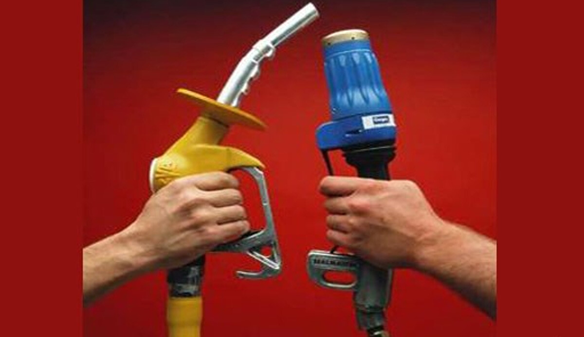 Son dakika: Benzine yeni zam geldi, LPG’ye indirim yolda! Akaryakıt fiyatlarında tabela yine değişti | 4 Temmuz benzin-motorin-LPG fiyat listesi