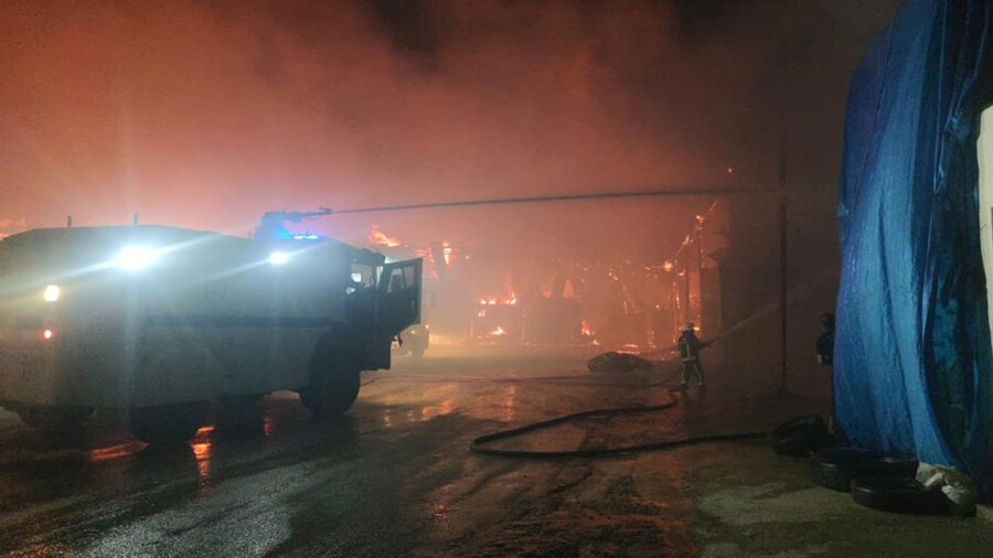 Van'da sıcak saatler! Saman pazarı cayır cayır yanıyor Van'da sıcak saatler! Saman pazarı cayır cayır yanıyor