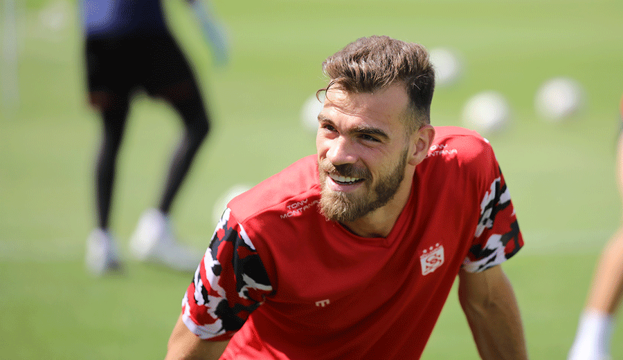 Sivasspor'dan ayrılan Dimitrios Goutas Erol Bulut'un yeni takımı Cardiff City'ye transfer oldu Sivasspor'dan ayrılan Dimitrios Goutas Erol Bulut'un yeni takımı Cardiff City'ye transfer oldu