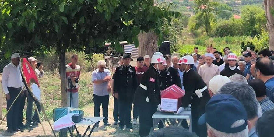 Kalp krizi sonucu hayatını kaybeden asker, törenle toprağa verildi Kalp krizi sonucu hayatını kaybeden asker, törenle toprağa verildi