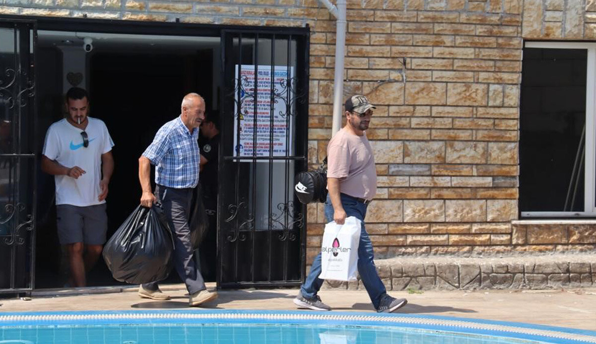 Depremzedeler sokakta kaldı, aparttan çıkarılan işletme sahibi isyan etti: Başım eğik geziyorum