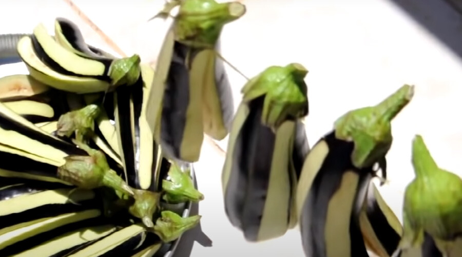 Patlıcan kuruturken bilmeniz gereken teknik! Küflenmiyor ve asla bozulmuyor...