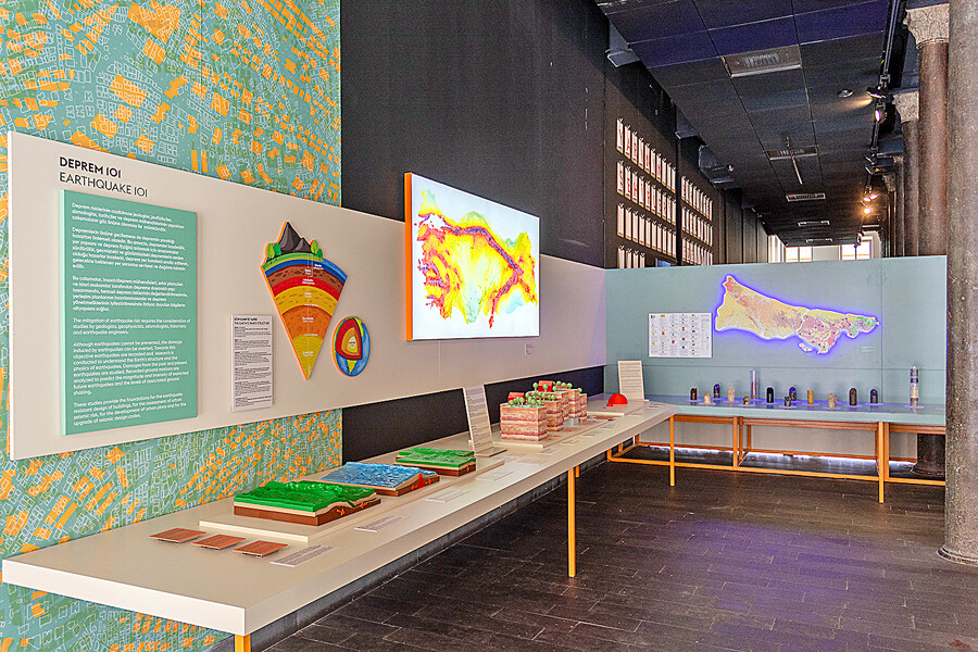 Deprem realitesini hatırlatan sergi