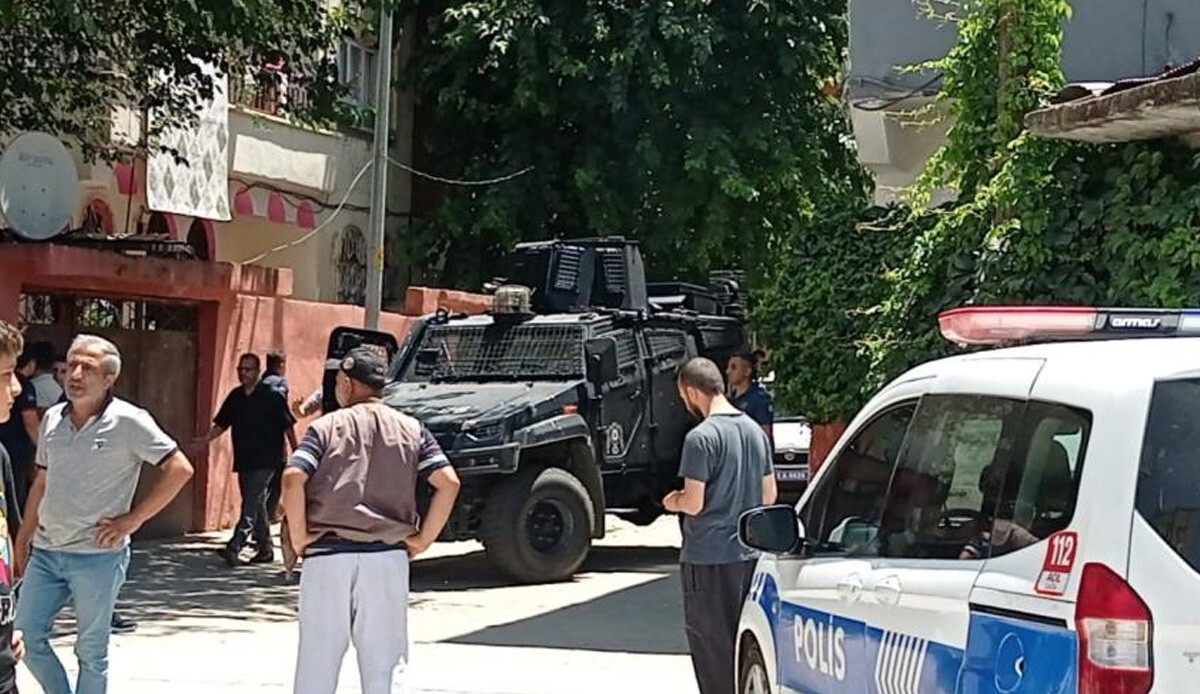Batman'da koca dehşeti! Uzaklaştırma kararına rağmen 5 çocuk annesi kadını defalarca bıçakladı Batman'da koca dehşeti! Uzaklaştırma kararına rağmen 5 çocuk annesi kadını defalarca bıçakladı