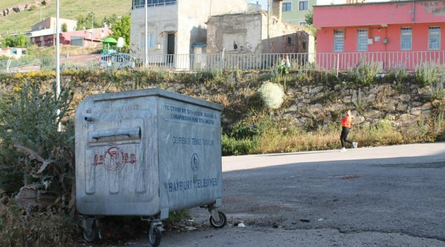 Gece dışarı çıkmaya korkar oldular… ‘Çöp Canavarı’ bir mahallenin kabusu oldu! Gece dışarı çıkmaya korkar oldular… ‘Çöp Canavarı’ bir mahallenin kabusu oldu!