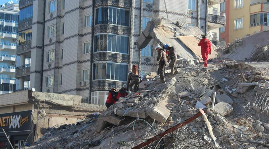 Depremde 49 kişiye mezar olmuştu… Emre Apartmanı soruşturmasında istenen ceza belli oldu Depremde 49 kişiye mezar olmuştu… Emre Apartmanı soruşturmasında istenen ceza belli oldu