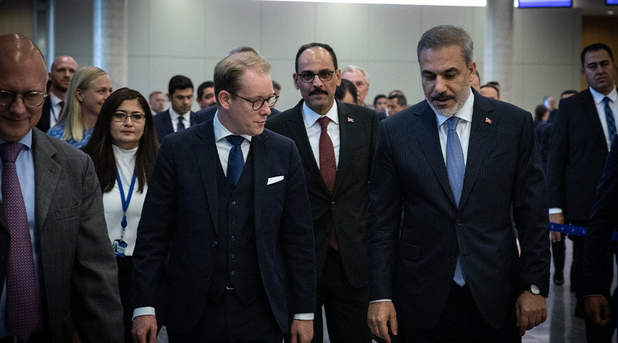 Üçlü zirve sonrası İsveç'e NATO mesajı: Güvenilir bir müttefik olacağını bilmeliyiz Üçlü zirve sonrası İsveç'e NATO mesajı: Güvenilir bir müttefik olacağını bilmeliyiz