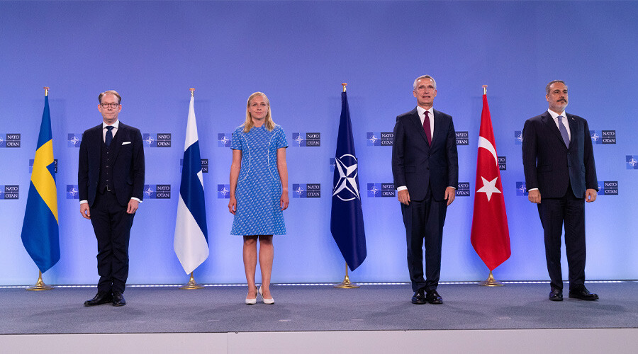 Üçlü zirve sonrası İsveç'e NATO mesajı: Güvenilir bir müttefik olacağını bilmeliyiz Üçlü zirve sonrası İsveç'e NATO mesajı: Güvenilir bir müttefik olacağını bilmeliyiz