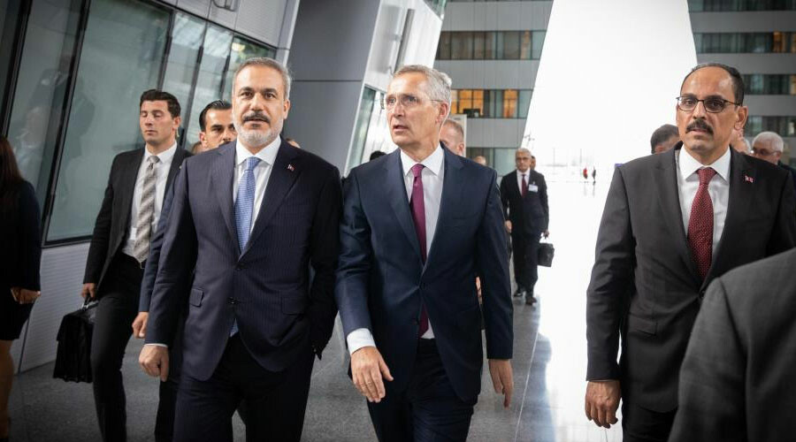 Brüksel'de kritik zirve: Türkiye, İsveç ve Finlandiya heyetleri bir araya geldi Brüksel'de kritik zirve: Türkiye, İsveç ve Finlandiya heyetleri bir araya geldi