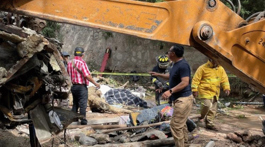 Meksika'da feci kaza: 27 kişi hayatını kaybetti Meksika'da feci kaza: 27 kişi hayatını kaybetti