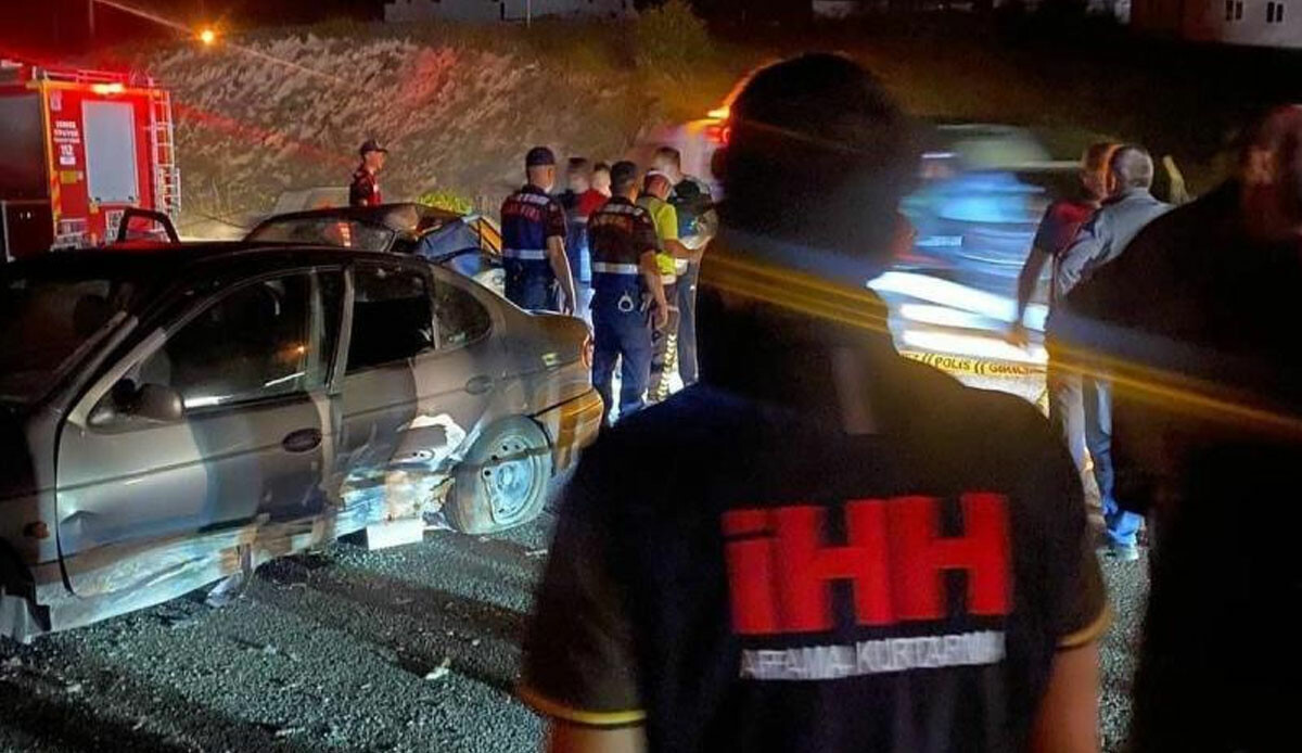 Çankırı'da feci kaza: 1 ölü, 9 yaralı Çankırı'da feci kaza: 1 ölü, 9 yaralı