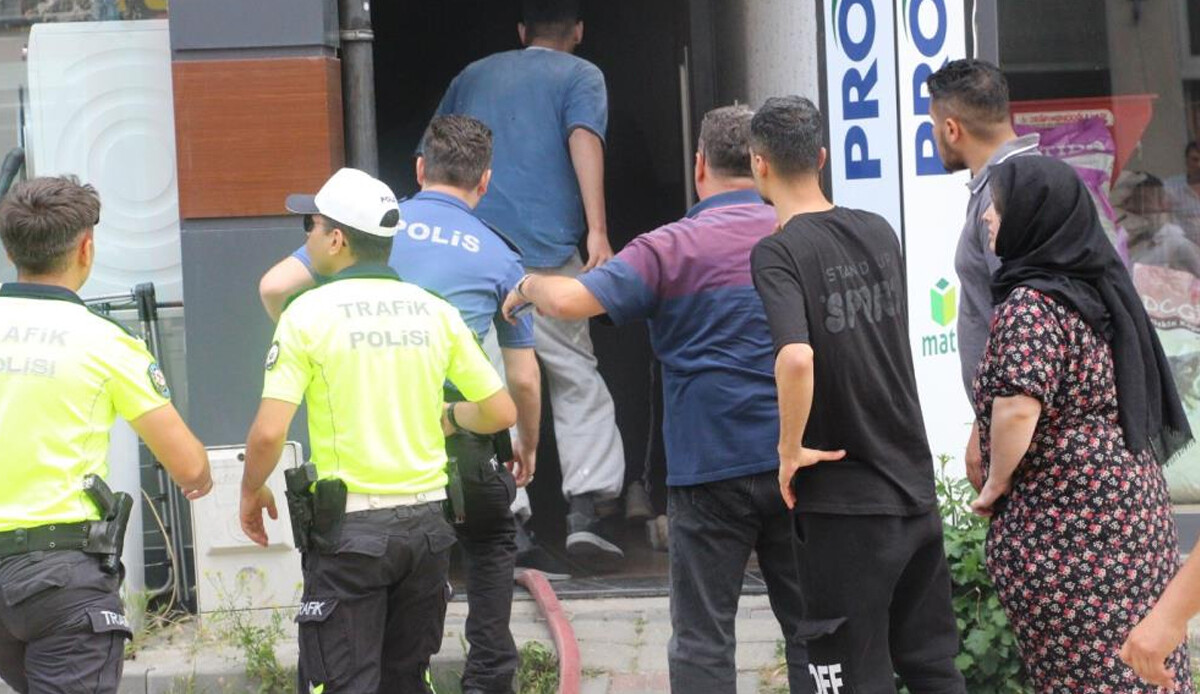 Bolu'da sıcak saatler! Apartmanın elektrik panosu patladı, 15 kişi hastanelik oldu Bolu'da sıcak saatler! Apartmanın elektrik panosu patladı, 15 kişi hastanelik oldu