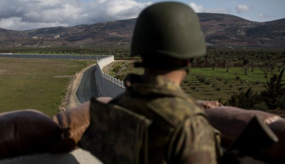 Suriye sınırından Türkiye'ye girmeye çalışan PKK'lı terörist yakalandı Suriye sınırından Türkiye'ye girmeye çalışan PKK'lı terörist yakalandı