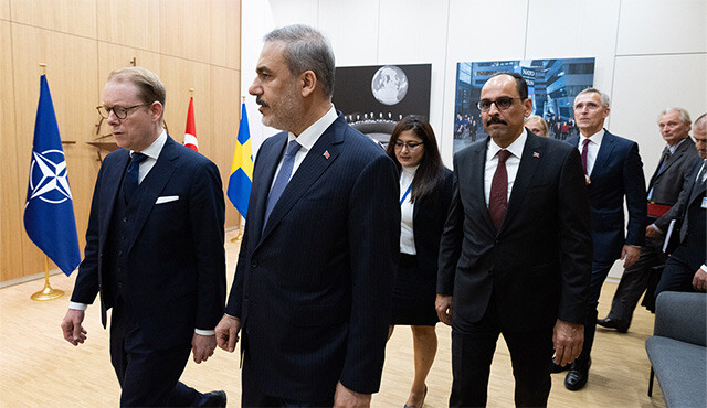 Üçlü zirve sonrası İsveç'e NATO mesajı: Güvenilir bir müttefik olacağını bilmeliyiz Üçlü zirve sonrası İsveç'e NATO mesajı: Güvenilir bir müttefik olacağını bilmeliyiz