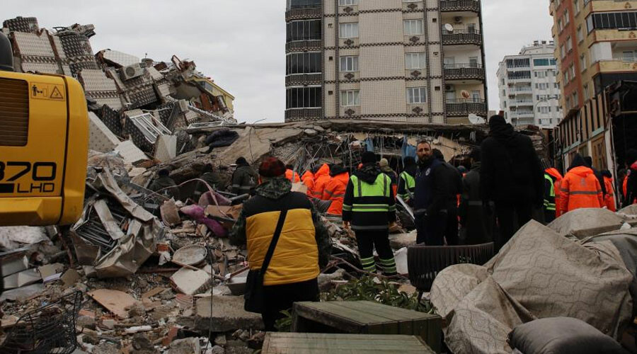 Depremde 49 kişiye mezar olmuştu… Emre Apartmanı soruşturmasında istenen ceza belli oldu Depremde 49 kişiye mezar olmuştu… Emre Apartmanı soruşturmasında istenen ceza belli oldu