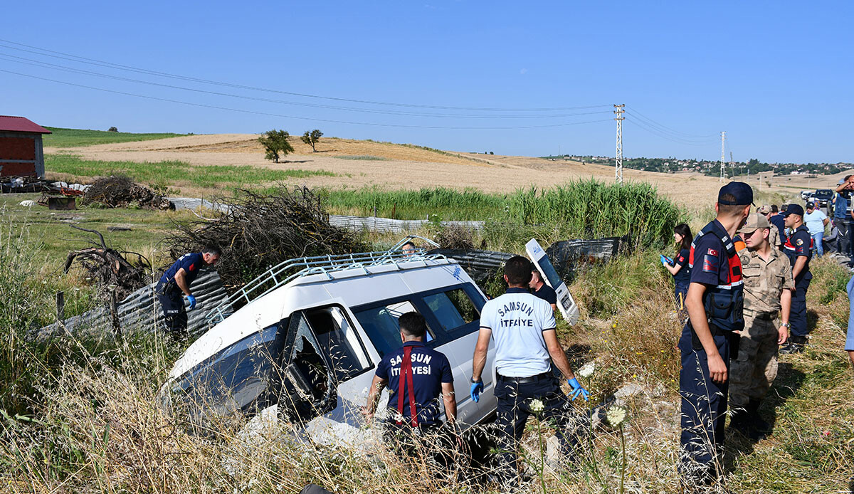 Minibüs şarampole devrildi: Çok sayıda ölü ve yaralı var Minibüs şarampole devrildi: Çok sayıda ölü ve yaralı var