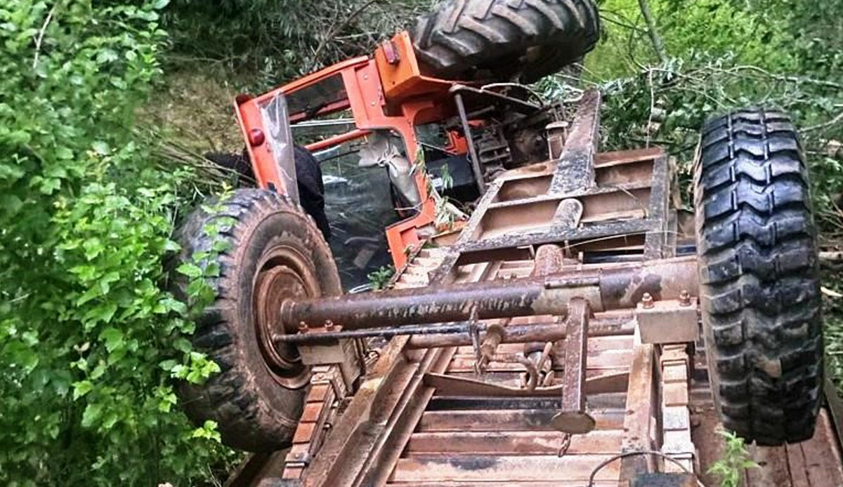 Eski belediye başkanı traktörün altında kaldı, feci şekilde can verdi Eski belediye başkanı traktörün altında kaldı, feci şekilde can verdi