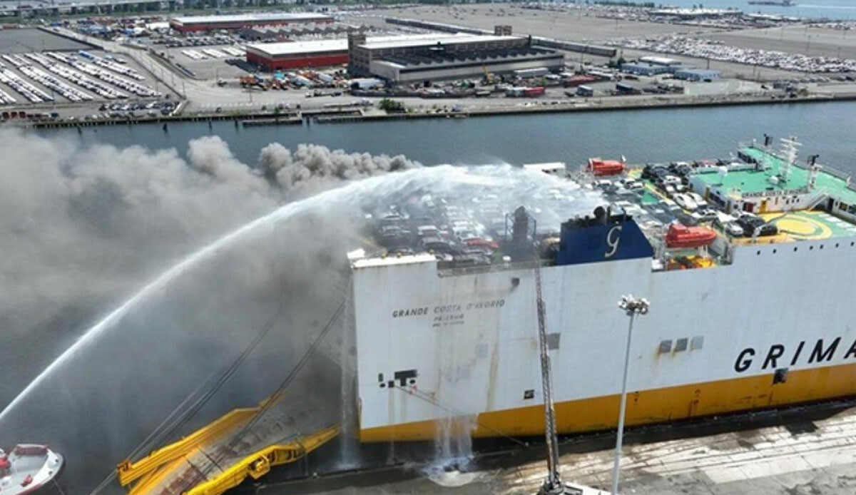 ABD&#039;de gemi yangını: Çok sayıda ölü ve yaralı var