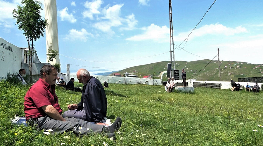 Bu caminin üstü 562 yıldır açık: Namaz kılınırken yağmur yağmıyor Bu caminin üstü 562 yıldır açık: Namaz kılınırken yağmur yağmıyor