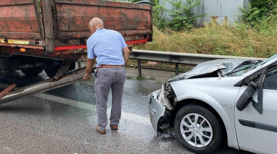 TEM’de feci kaza! 13 araç birbirine girdi: Yaralılar var