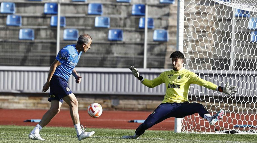 Fenerbahçe Rusya'da ilk antrenmanını yaptı