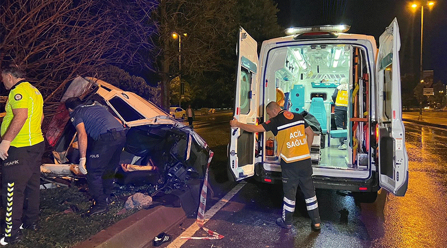 Kartal'da feci kaza! Otomobil kağıt gibi ikiye ayrıldı: 1 ölü 1 yaralı Kartal'da feci kaza! Otomobil kağıt gibi ikiye ayrıldı: 1 ölü 1 yaralı