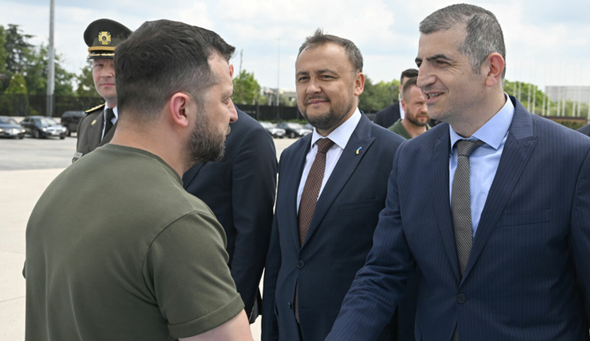 Ukrayna Devlet Başkanı Zelenskiy Türkiye'den ayrıldı Ukrayna Devlet Başkanı Zelenskiy Türkiye'den ayrıldı