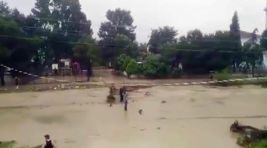 Sakarya sağanağa teslim: Yollar göle döndü, tarım arazilerini su bastı