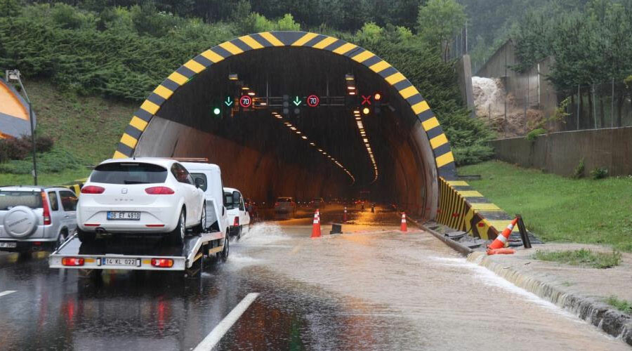 Bolu Dağı Tüneli ve TEM Otoyolu ulaşıma kapatıldı: Bakan Uraloğlu bölgede