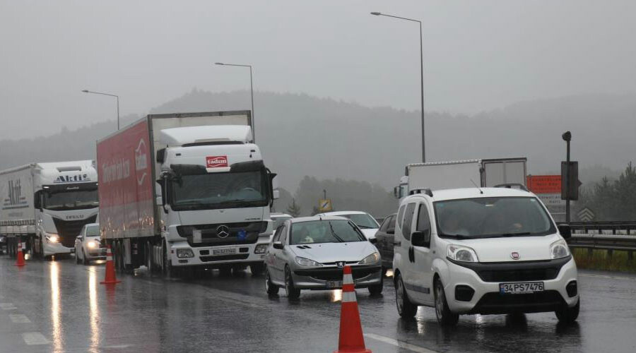 Bolu Dağı Tüneli ve TEM Otoyolu ulaşıma kapatıldı: Bakan Uraloğlu bölgede