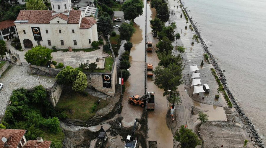 Ordu’da sel sonrası heyelan: Sahil yolu sular altında