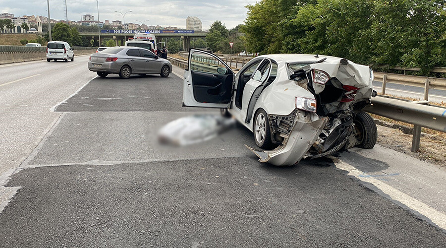 İki otomobilin akılalmaz yarışında kötü son: 1 ölü İki otomobilin akılalmaz yarışında kötü son: 1 ölü