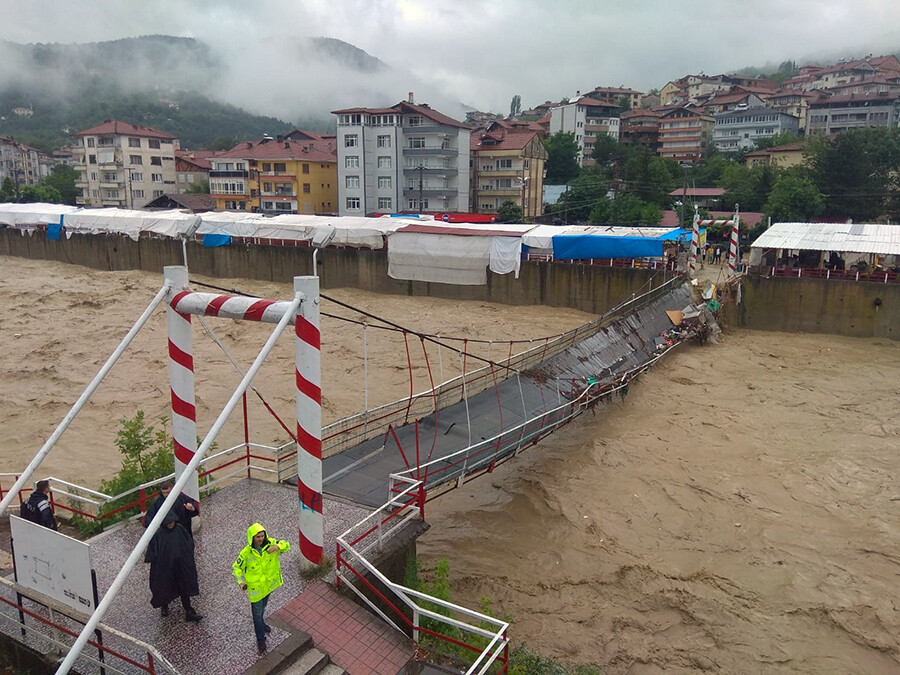 Zonguldak Valisi Mustafa Tutulmaz uyardı: Dere yataklarından uzak durun Zonguldak Valisi Mustafa Tutulmaz uyardı: Dere yataklarından uzak durun