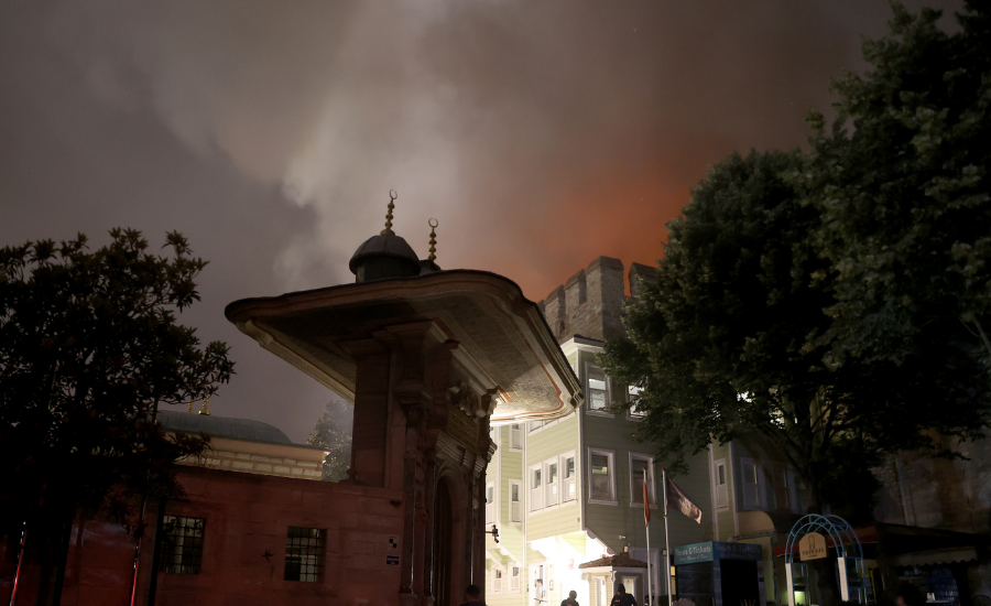 Topkapı Sarayı’nda yangın mı çıktı? Yangın neden çıktı, söndürüldü mü?