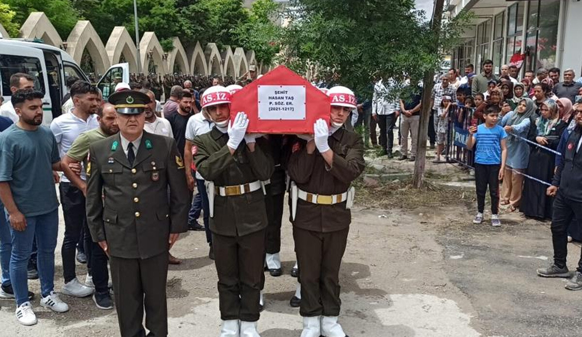 Kahramanmaraşlı Pençe-Şimşek şehidine acı veda: Son yolculuğuna uğurlandı Kahramanmaraşlı Pençe-Şimşek şehidine acı veda: Son yolculuğuna uğurlandı