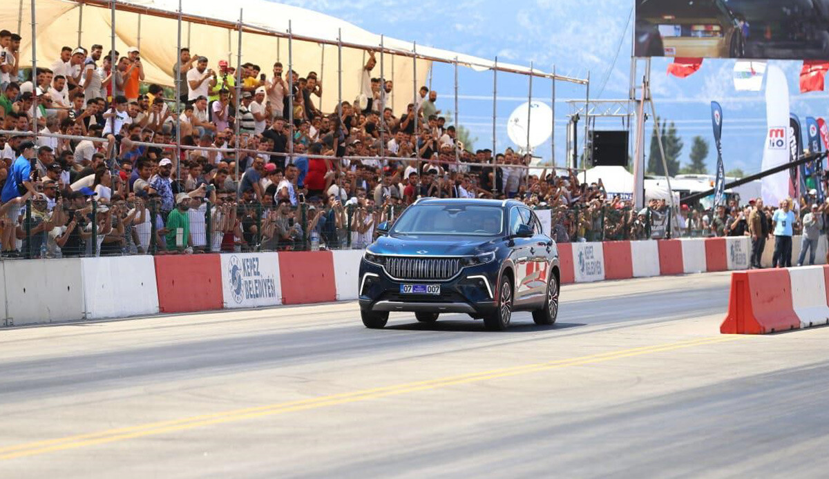 Togg bu defa drag pistinin tozunu attırdı