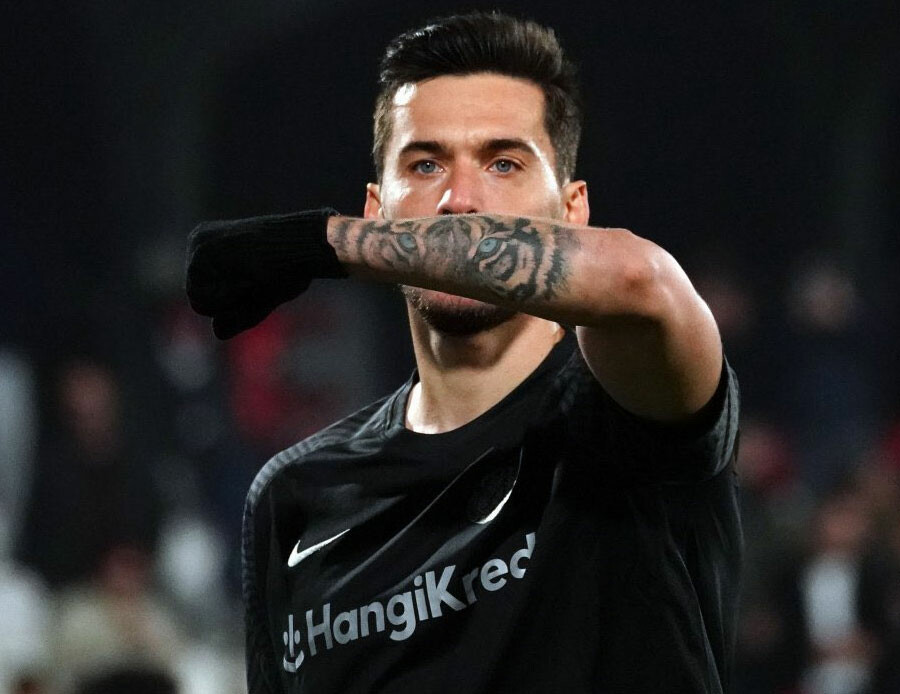 Umut Nayir Fenerbahçe'de! Milli golcü sağlık kontrollerinden geçti