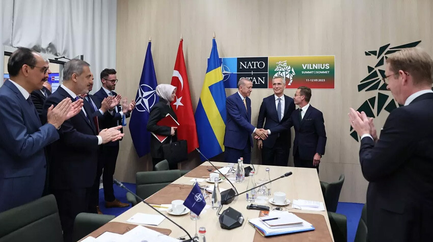 NATO’daki 3’lü mutabakat dünyanın gündemine oturdu: Cumhurbaşkanı Erdoğan zirvenin mutlak kahramanı NATO’daki 3’lü mutabakat dünyanın gündemine oturdu: Cumhurbaşkanı Erdoğan zirvenin mutlak kahramanı