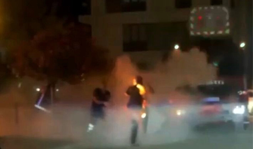 Sokak ortasında kendini yaktı, sebebi ise şoke etti Sokak ortasında kendini yaktı, sebebi ise şoke etti