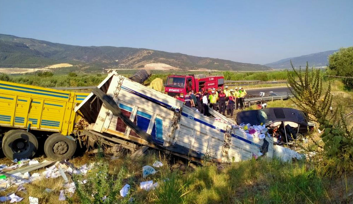 Aydan'da sabah saatlerinde korkunç kaza: Çok sayıda ölü ve yaralı var Aydan'da sabah saatlerinde korkunç kaza: Çok sayıda ölü ve yaralı var