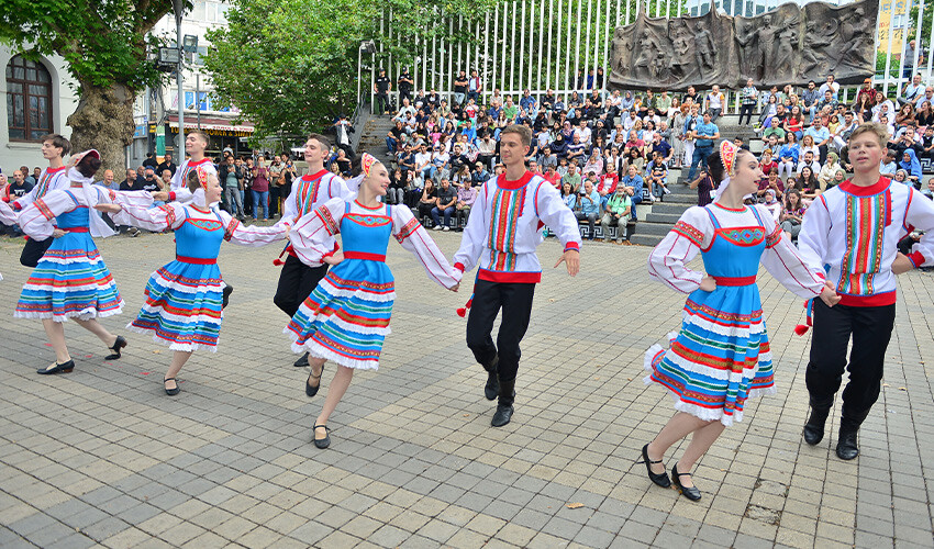 Dünya kültürleri Bursa sokaklarında