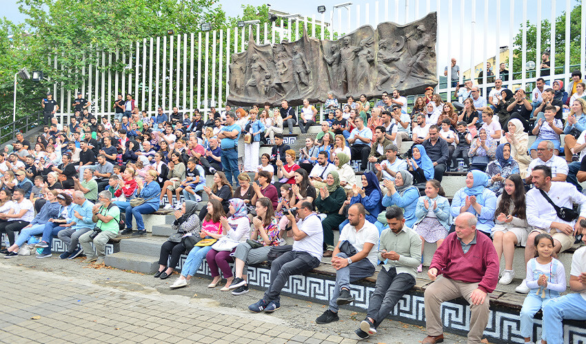 Dünya kültürleri Bursa sokaklarında